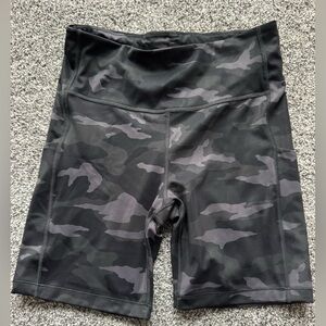 Athleta Gray & Black Camo 7" Bike Shorts